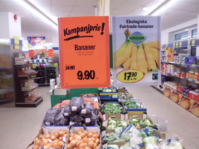 Veel aandacht voor bananen bij Lidl in Zweden. We zagen hun twee soorten tegelijkertijd in promotie. Volgens ons een goede zet om geen verschuiving te krijgen tussen de merken en aldus ook minder afval te hebben. 