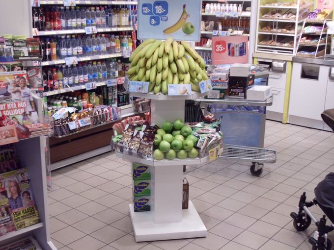 Ook in de kleine winkels in de metro stations veel aandacht voor bananen. De Zweden lusten blijkbaar graag bananen.