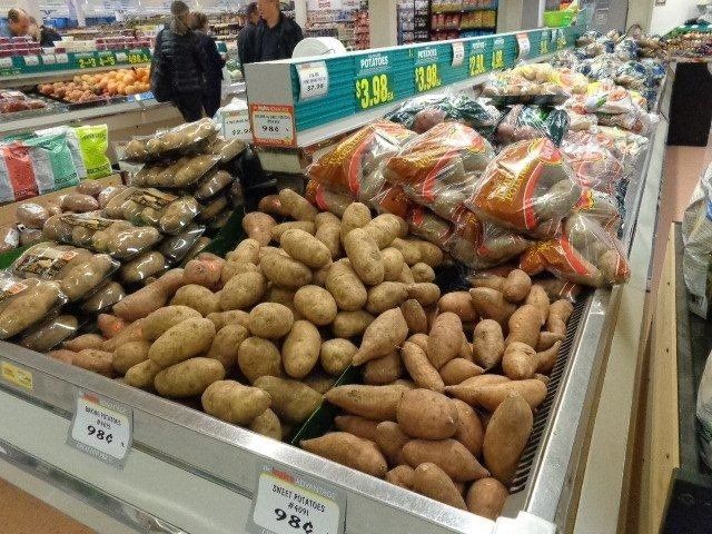 De groep aardappelen wordt hier behandeld zoals de andere fruit en groente soorten. Er wordt eveneens veel ruimte gegeven aan deze groep. 