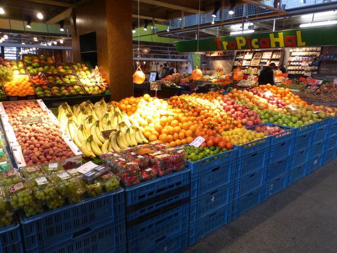 Knappe presentatie en goed kleurenspel op de markt in Rotterdam.