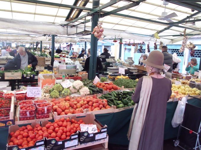 De markt in Venezië dat is een droom voor wie van fruit en groenten houdt.