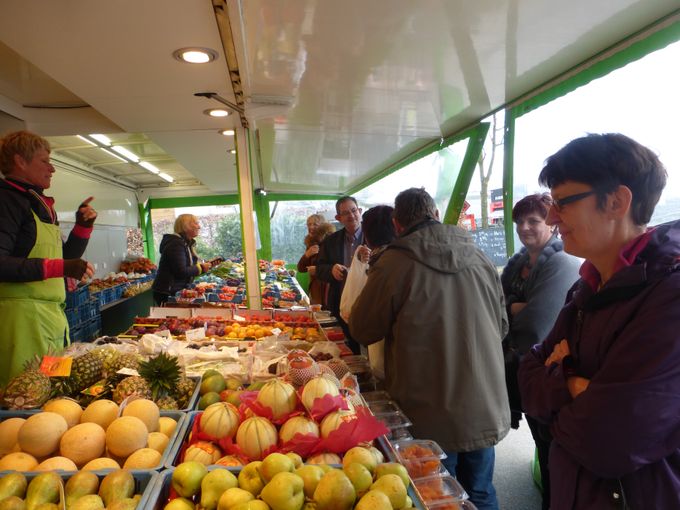 Zeer verzorgd en kwalitatief fruit en groenten kraam langs de baan in Sint-Pauwels bij  Frederik Kint en zijn team.