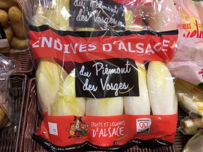 Gezien in Franse supermarkt. Het is duidelijk van waar deze witloof komt. 
