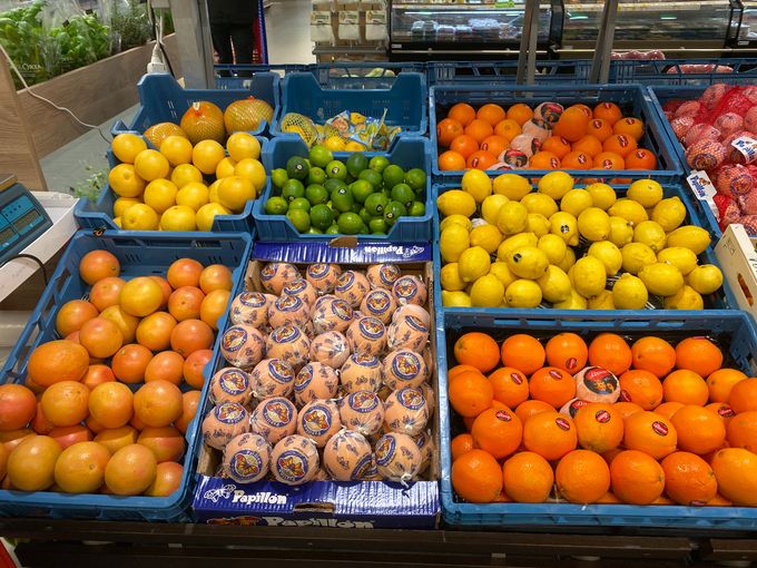 Door Corona krijgen de citroenen nu wel meer aandacht van de klant omwille van hun hoog  vitamineC gehalte. . 